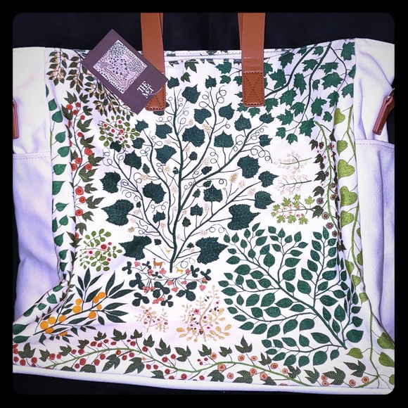 The Metropolitan Museum of Art Handbags - NWT American Tree of Life Canvas Bag from The Met